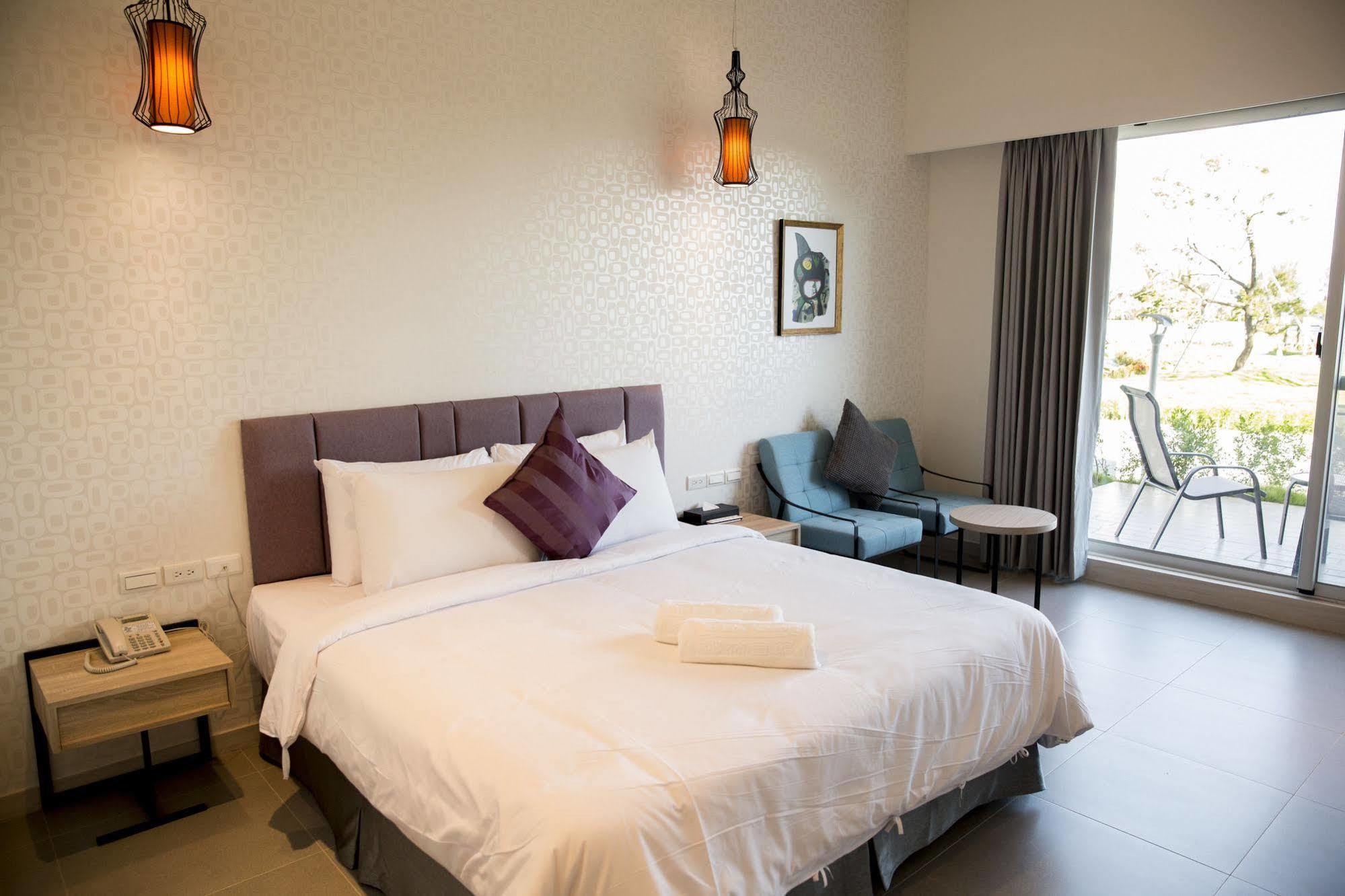 墾丁椰林 海灘文旅 Hotell Cape Eluanbi Exteriör bild